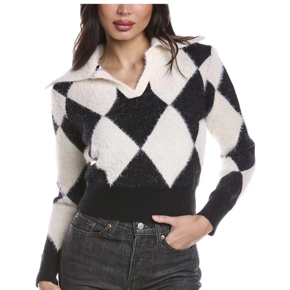 Avantlook Black and Ivory Argyle V‑Neck Sweater